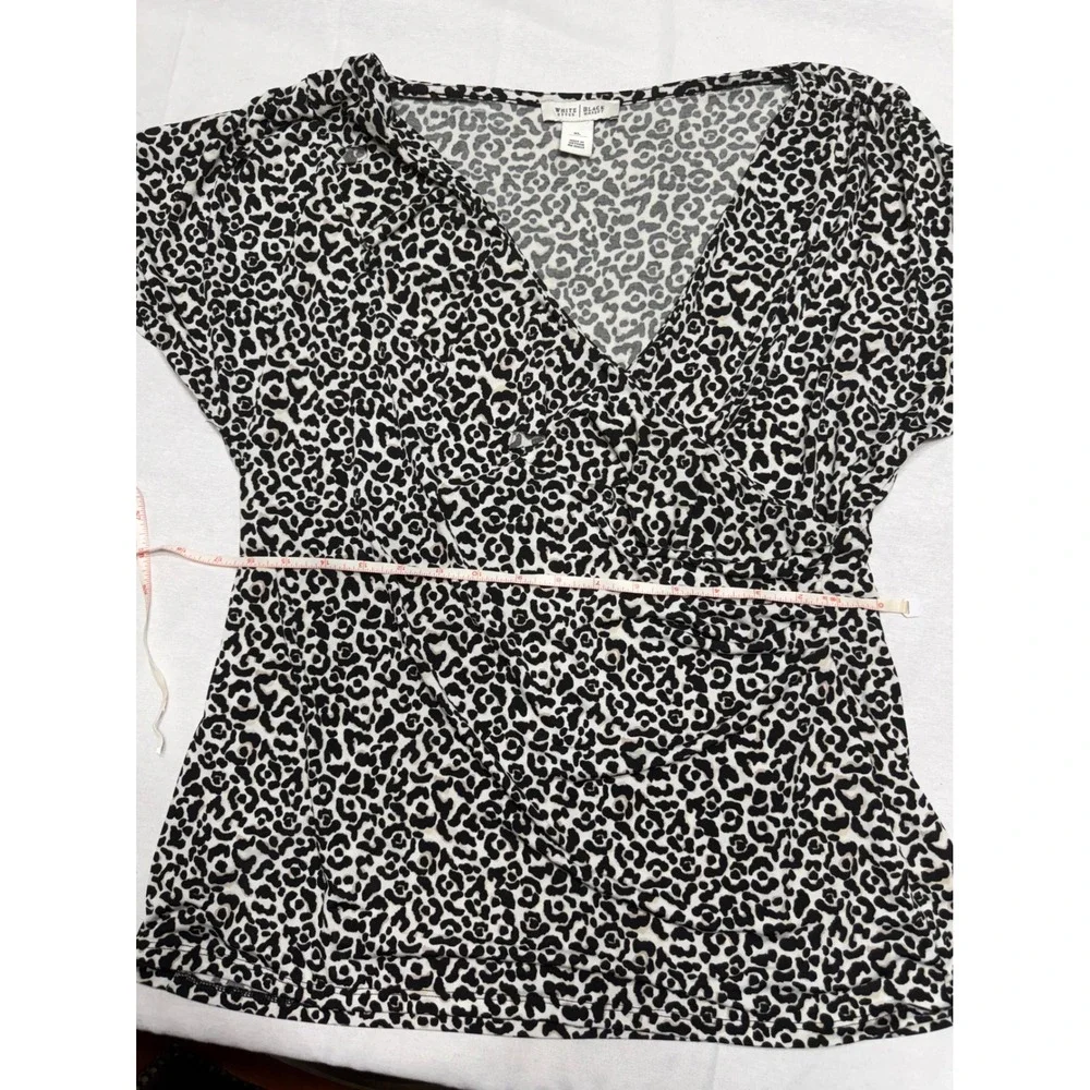 White House Black Market Leopard Print Surplice V-Neck Top XL Black White Animal - Picture 2 of 4